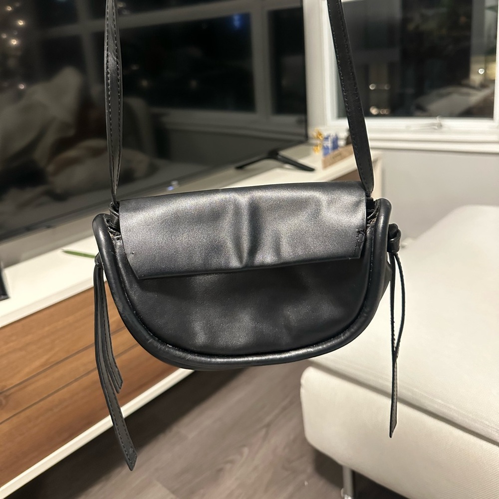 🩵 Zara - Small Crossbody Bag